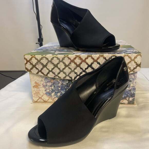 Calvin Klein Black Fabric/Patent Leather Trim 3.5" Wedge Heel - Picture 1 of 1